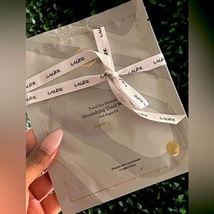 FREE GIFT 💝 with 2/$20 bundle